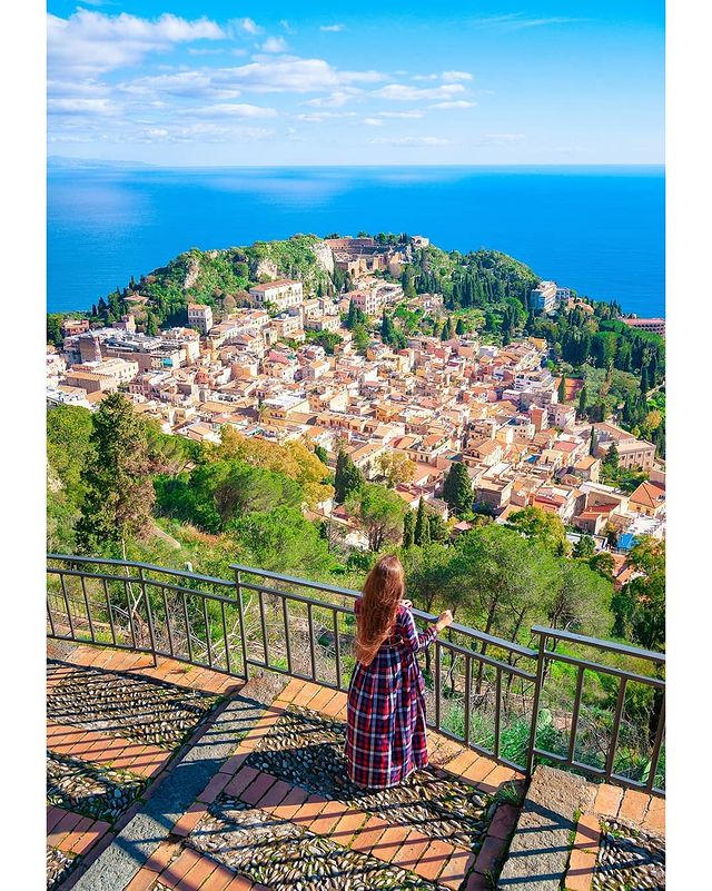 natalidenisova10 в LOOKY. #natalidenisova10_italy,#natalidenisova10_europe,#italy,#ig_italia,#wonderful_places,#worldplaces,#путешествияпомиру,#travelphotographer,#europe_vacations,#hello_worldpics,#map_of_europe,#living_destinations,#igworld_global,#europe_gallery,#natgeoru,#блогпутешественника,#блогопутешествиях,#loves_united_europe,#ig_italia_,#living_europe,#италия🇮🇹,#topeuropephoto,#visititalia,#dametraveler,#начнипутешествовать,#italylove,#igworldclub,#taormina,#sicilia,#sicily. ☀️«Если кому-то выпа...