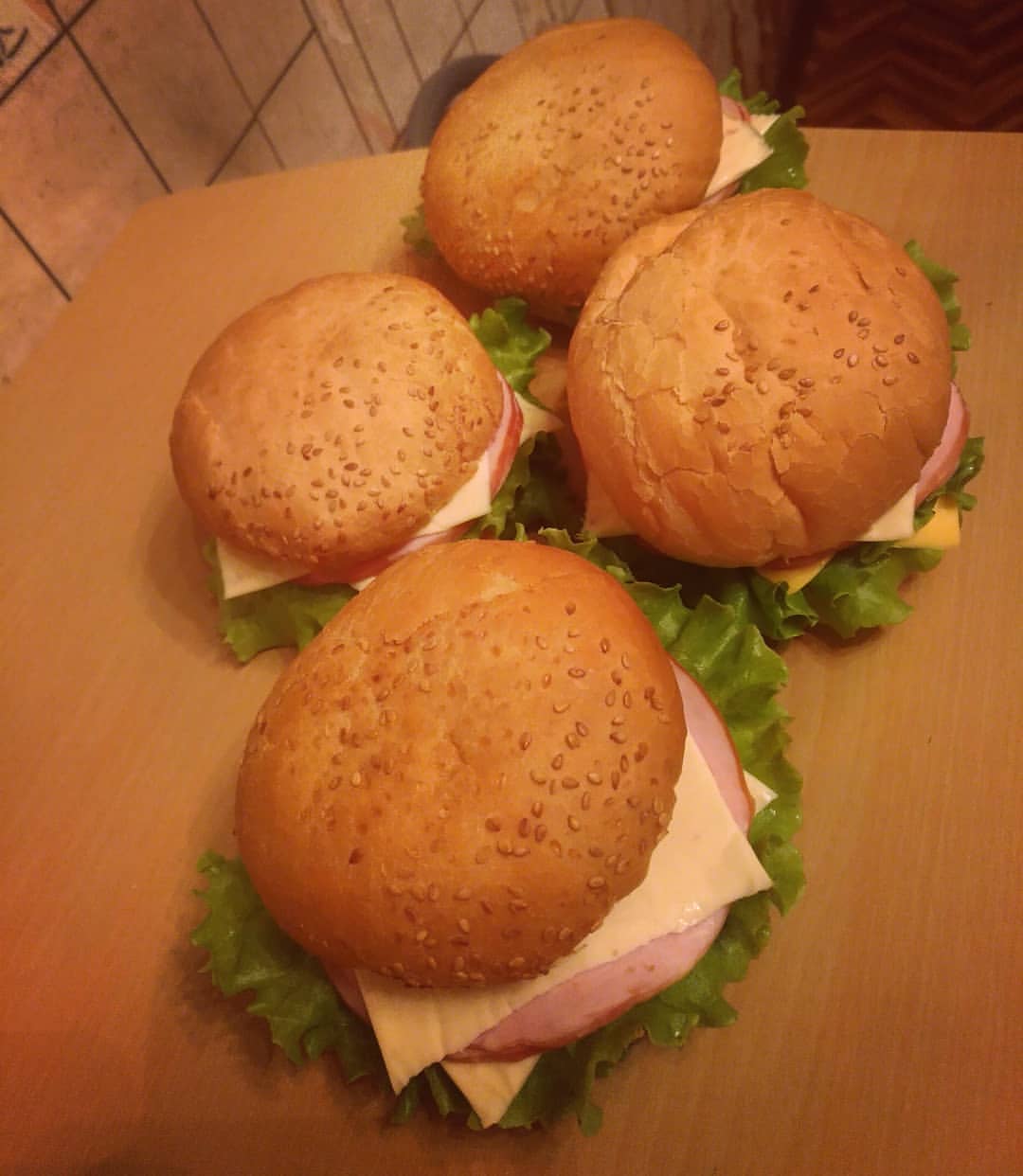 racy_lemon в LOOKY. #burger#yummy#eat#food#happy#like#like4likeback#fast#gantry#beautiful#nice#like4likes. Быстро, вкусно, сытн...