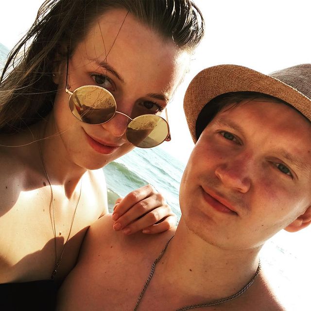 Maksim в LOOKY. #holi,#goa,#friends,#holiday,#happiness,#onelove. Ну вот и кончился от...