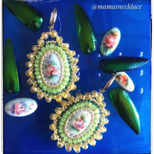 mamasnecklace в LOOKY. #счастьеесть,#украшенияручнойработы,#украшения,#серьги,#финифть,#кабошоны,#красотаспасетмир,#подарок,#подарокженщине,#творчество. .
Оплела финифть, по...