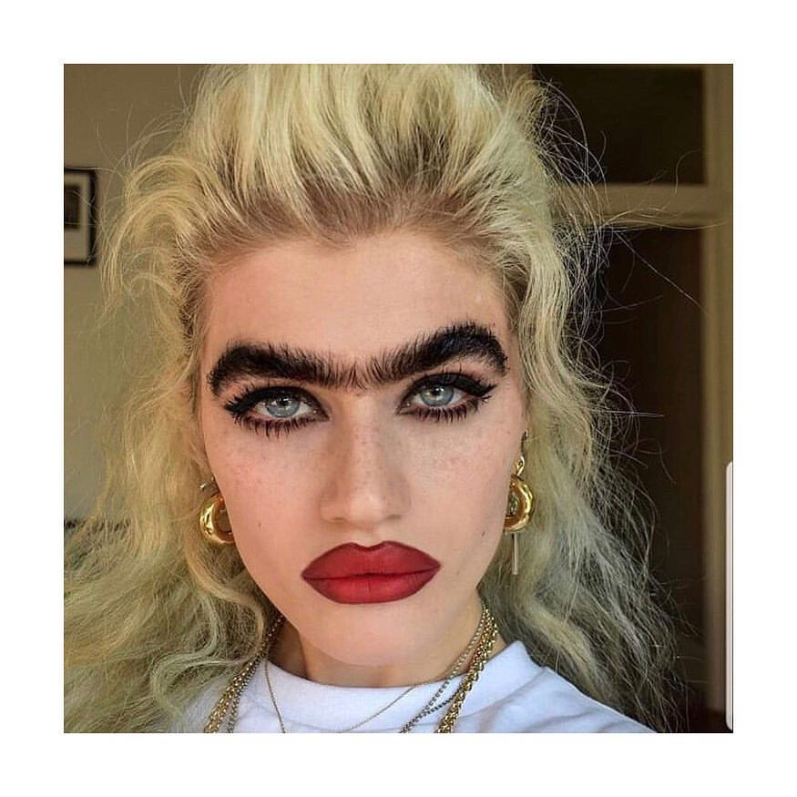 browtique_1 в LOOKY — ПОЧЕМУ ОНА ОТКАЗАЛАСЬ ОТ КОРРЕКЦИИ.
⠀
Её зовут София Хаджипа