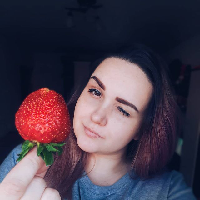 pampam_kor в LOOKY. #strawberry,#ягоды,#вкусности,#абакан,#абк,#слабости,#клубника,#live,#love,#follow,#me,#girls,#blogger,#instagram,#instaphoto,#жизнь. Купила, не удержалас...