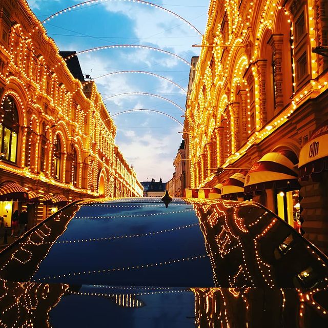 vadoss_pavlov в LOOKY. #Moscow,#adventure,#trip,#travel,#travelgram,#tourist,#vacation,#traveling,#bestoftheday,#summer,#yellow,#colours,#holidays,#natgeo,#picoftheday,#instadaily,#beauty,#amazing,#lifestyle,#huawei,#vandrouki,#auto,#awesome,#memories,#roadtrip,#gopro,#wanderlust,#Москва,#Россия,#вечер. #Moscow never sleeps...