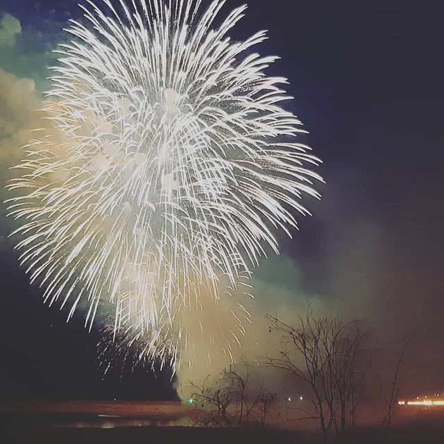 v_e_r_a_sleptsova в LOOKY. #деньпобеды2019#салют#якутск. #деньпобеды2019#салю...