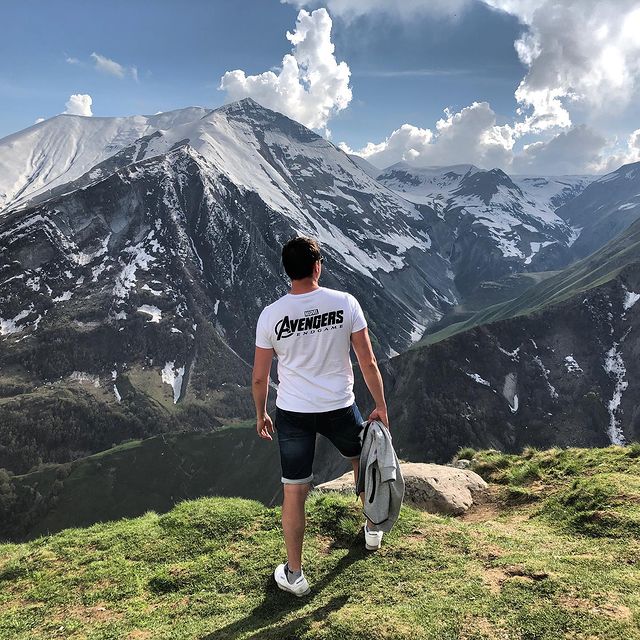 ashtankov в LOOKY. #горы,#грузия,#намашинепогорам,#мстители. Этому миру нужны гер...