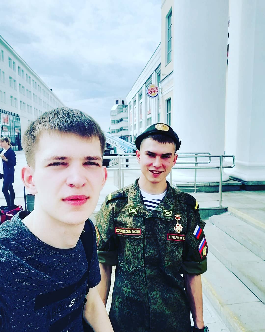 Встретил самый первый😁