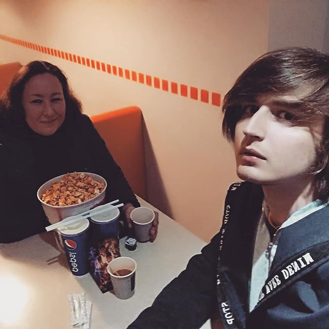leo_noel_o в LOOKY. #perfect,#beautiful,#aladdin,#2019,#movie,#selfie,#mom,#good,#l4l,#magic,#happy,#smile,#pic,#disney,#love,#great,#goodevening,#night,#💙. Went to the movies o...