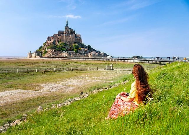natalidenisova10 в LOOKY. #natalidenisova10_france,#natalidenisova10_europe,#france🇫🇷,#france_vacations,#wonderful_places,#worldplaces,#travelblogger,#путешествияпомиру,#travelphotographer,#europe_vacations,#hello_worldpics,#map_of_europe,#living_destinations,#igworld_global,#rennes,#europe_gallery,#montsaintmichel,#блогпутешественника,#блогопутешествиях,#loves_united_europe,#ig_france,#франция🇫🇷,#франция,#монсенмишель,#living_europe,#francephoto,#topeuropephoto,#dametraveler,#lovefrance,#loves_france. 🏰 Многие приезжают ...