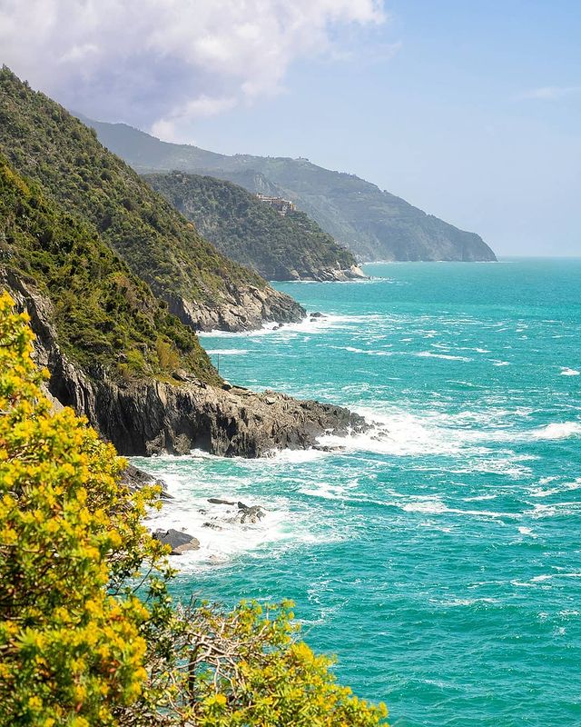 natalidenisova10 в LOOKY. #natalidenisova10_italy,#natalidenisova10_europe,#italy🇮🇹,#italian_trips,#wonderful_places,#worldplaces,#travelblogger,#путешествияпомиру,#travelphotographer,#europe_vacations,#hello_worldpics,#map_of_europe,#living_destinations,#igworld_global,#cinqueterreitaly,#europe_gallery,#natgeoru,#блогпутешественника,#блогопутешествиях,#loves_united_europe,#ig_italy,#италия🇮🇹,#liguria,#cinqueterra,#living_europe,#italylove,#topeuropephoto,#dametraveler,#чинкветерре,#cinqueterre. Поздравляю всех с Вс...