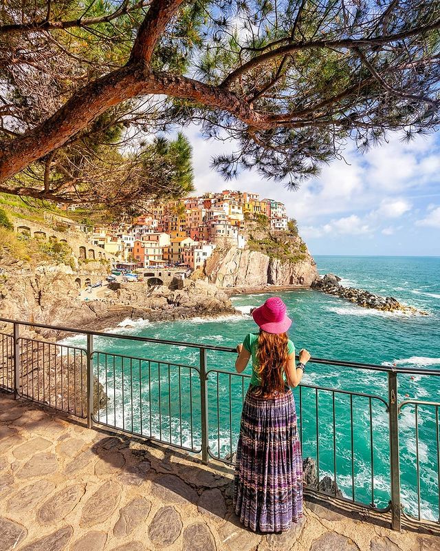 natalidenisova10 в LOOKY. #natalidenisova10_italy,#natalidenisova10_europe,#italy🇮🇹,#italian_trips,#wonderful_places,#worldplaces,#travelblogger,#путешествияпомиру,#travelphotographer,#europe_vacations,#hello_worldpics,#map_of_europe,#living_destinations,#igworld_global,#cinqueterreitaly,#europe_gallery,#natgeoru,#блогпутешественника,#блогопутешествиях,#loves_united_europe,#ig_italy,#италия🇮🇹,#liguria,#cinqueterra,#living_europe,#italylove,#topeuropephoto,#dametraveler,#чинкветерре,#cinqueterre. Вид на самый старинн...