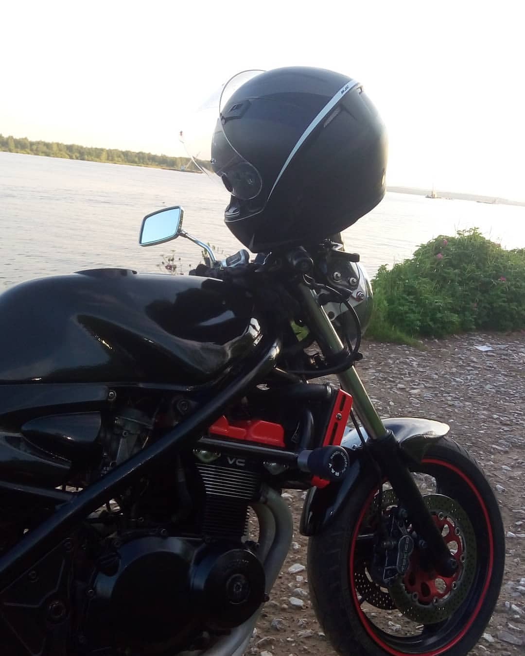 aleshka_true_stunter в LOOKY — От любых печатей спасает мотоцикл .
Всем советую !