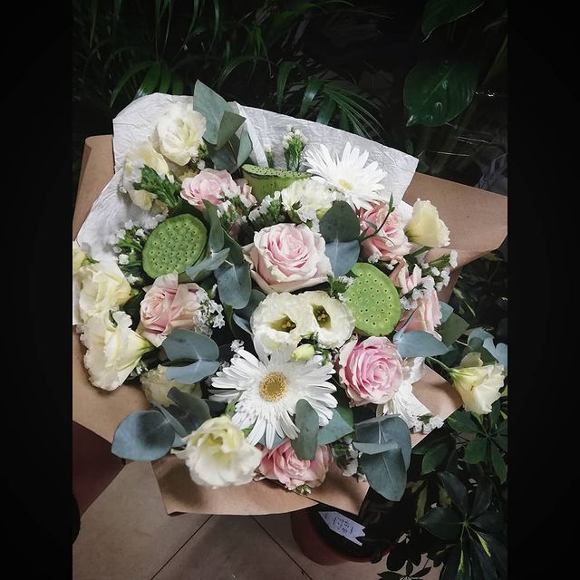 naaataaashaaaaaa в LOOKY. #работа#утроначинаетсянескофе#нежность#красота#дарителюдямрадость#флора#волшебно#даритедевушкамцветы#счастьевмелочах. 💐🍃🌿😜
#работа#утр...
