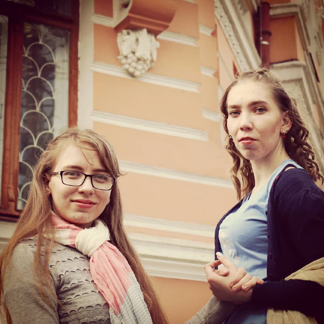 olga_demchenko98 в LOOKY — С тобой мы детство разделили,
Дни смеха, радости сплошной,
Д