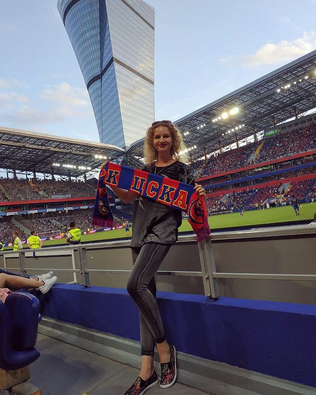 alina_assa в LOOKY. #цска,#Москва,#футбол,#матч,#мыцска,#отдыхаемхорошо,#football. В гостях у ЦСКА 😇😇...