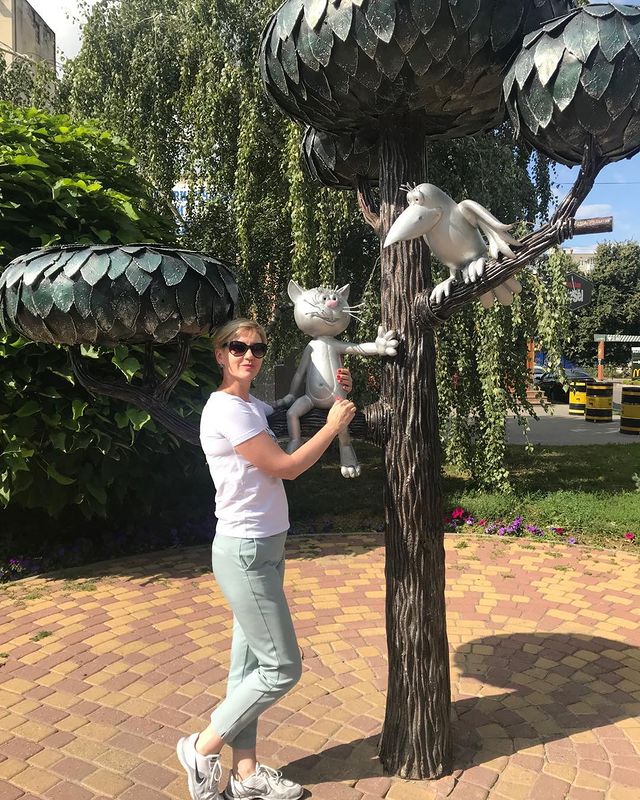 olga_tuniekova в LOOKY. #скульптураКотеноксулицыЛизюкова,#Воронеж,#отпуск,#август2019. Девушка, до Воронежа...