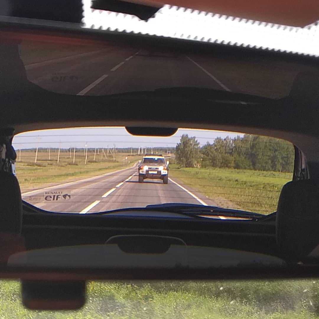 carandroute в LOOKY — Кругом знакомые. Едут на разМочальные покатухи😁

#toyotafj 