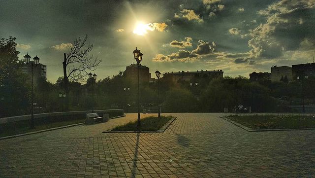 _zokzot_ в LOOKY. #площадь,#солнце,#закат,#небо,#пейзаж,#фотограф,#landscape,#photo,#photographer,#nofilter,#postprocessing,#безфильтров,#постобработка. #площадь #солнце #за...