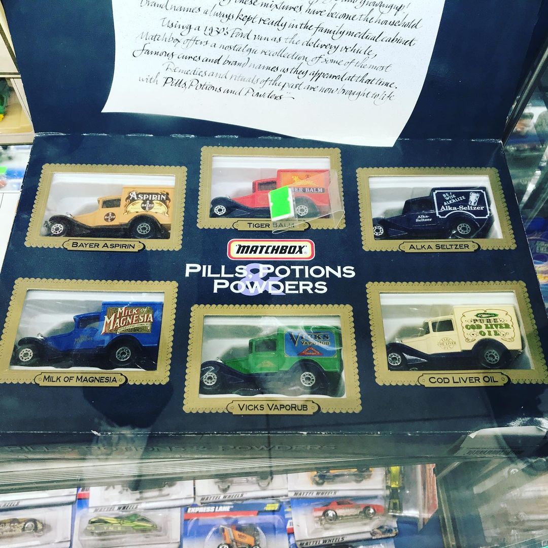 toys_pin in LOOKY. #hotwheels,#matchbox,#hotwheelscollector,#hotwheelsmalaysia,#love,#car,#oldcar,#usa,#chevelle,#gmc,#travel,#sport,#toy,#america,#road,#garage,#vwbus,#vw,#ford,#dodge,#chevrolet,#streetstyle,#streetphotography,#iphonography,#164scale,#,#mobilephotography,#shotoniphone. Немного старины. @ma...