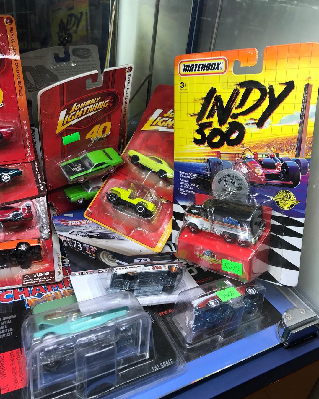 toys_pin in LOOKY. #matchbox,#hotwheelscollector,#hotwheelsmalaysia,#love,#car,#oldcar,#usa,#chevelle,#gmc,#travel,#sport,#toy,#america,#road,#garage,#vwbus,#vw,#ford,#dodge,#chevrolet,#streetstyle,#streetphotography,#iphonography,#164scale,#,#mobilephotography,#shotoniphone,#hotwheels. Как ребёнок, честное...