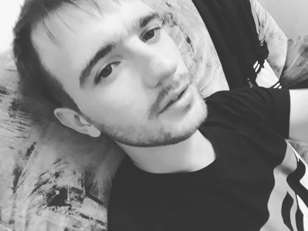 Приходишь домой, варишь кофе, садишься в кресло и вокруг тишина… И каждый из нас сам выбирает, что это: одиночество или СВОБОДА