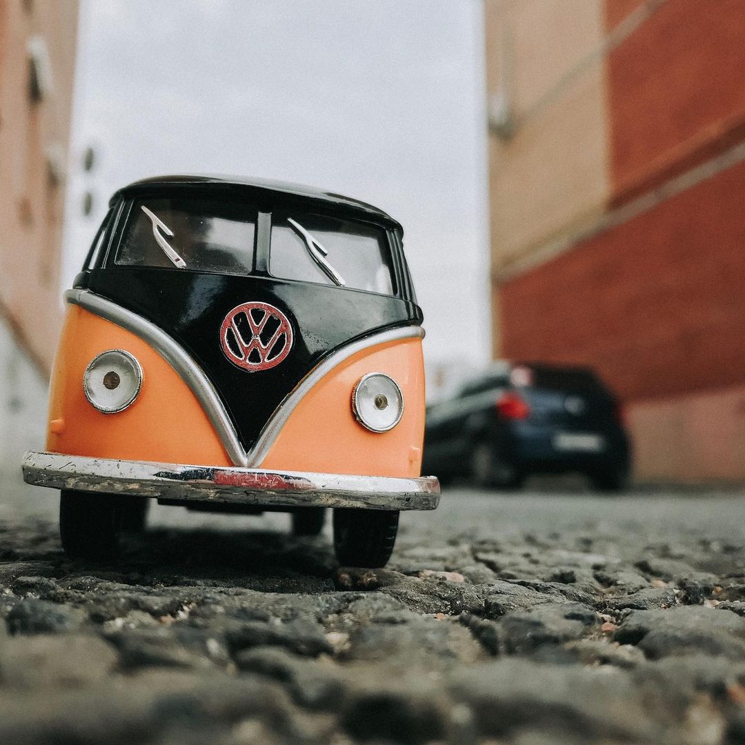 toys_pin in LOOKY. #travel,#travelphotography,#travelling,#vw,#vwbus,#toys,#toy,#children,#mycolection,#parking,#дети,#игрушки,#игрушка,#yellowbus,#mobilephotography,#mobilephoto,#shotoniphone,#iphonography,#iphonographer,#shotoniphone7,#streetphotography,#city,#citylife. I need 6 mounts of v...