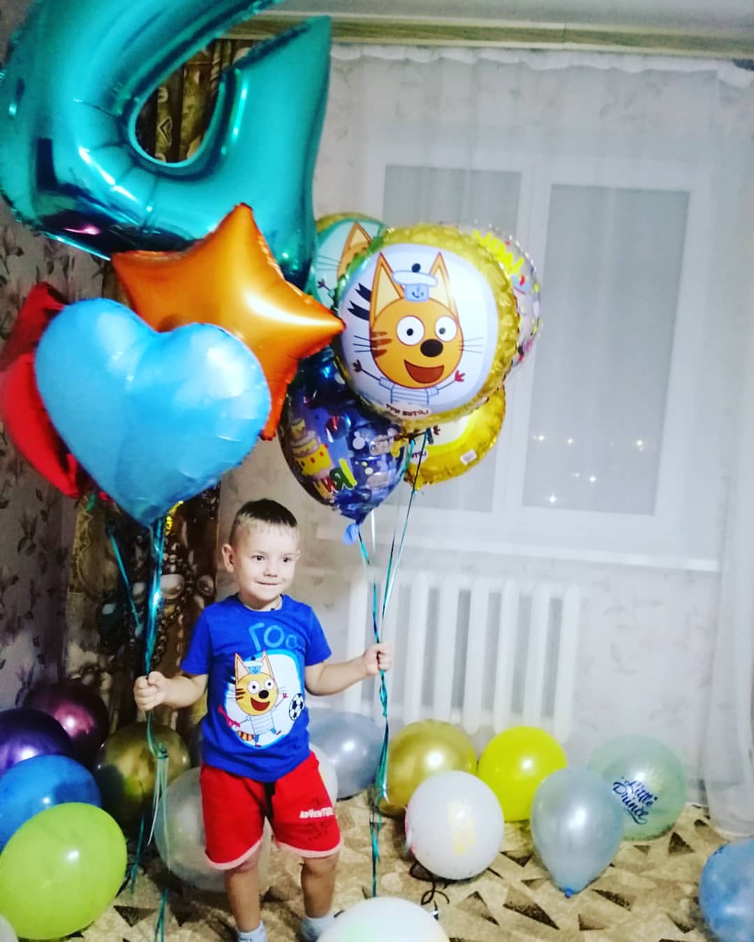 Ну вот и 4 годика😍🐥🎂🌞🎁🎊🎉🎈🎈🎈🎈🎈🎈🎈🎈 Люблю тебя, мой родной 💕 #деньрождения #4годика #мойродной #любимыйсынок #шарики #воздушноенастроение