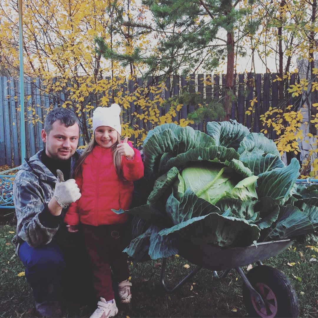 kris_yashneva in LOOKY. #хорошовдеревне,#принцессамоейдуши,#осень,#yashnev,#mylove,#family. 🤘🍾 #хорошовдеревне...