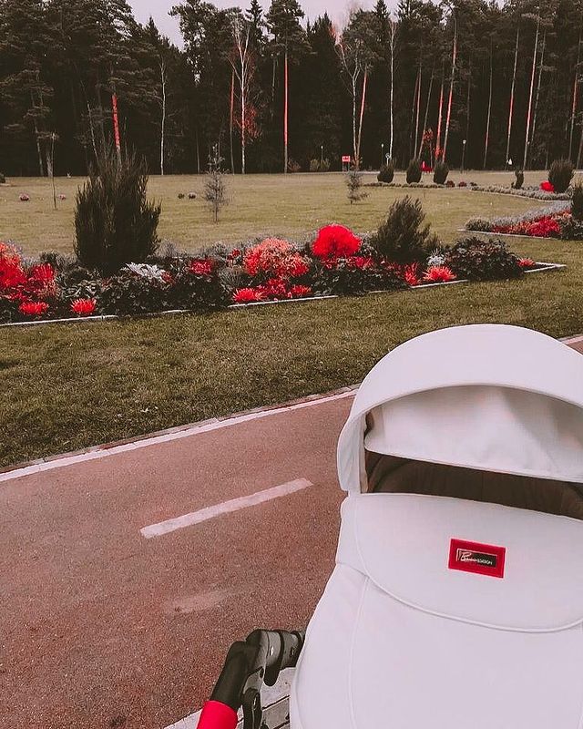 daria__basova в LOOKY. #❤️,#happy,#левитан,#80s,#likejob,#job,#family,#счастье. Всеми заезженная тем...