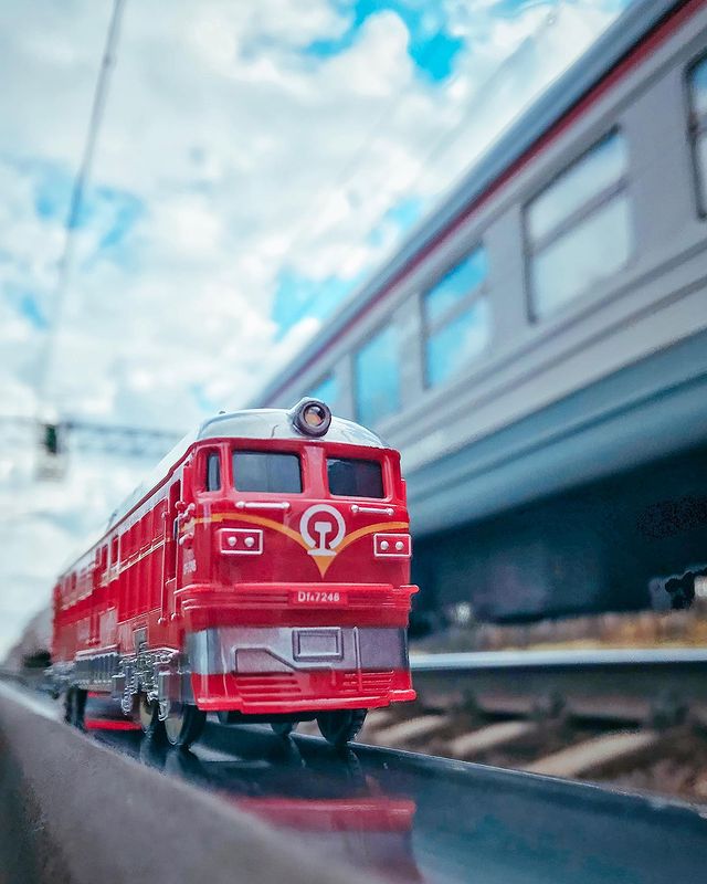 toys_pin в LOOKY. #игрушки,#игрушка,#поездка,#ржд,#toy,#toys,#mytoy,#railway,#travel,#iphonography,#shotoniphone,#shotoniphone7,#caseiphone7,#red,#road,#speed,#miniature,#travelphotography,#travelling,#mobilephotography. He who likes skiing ...