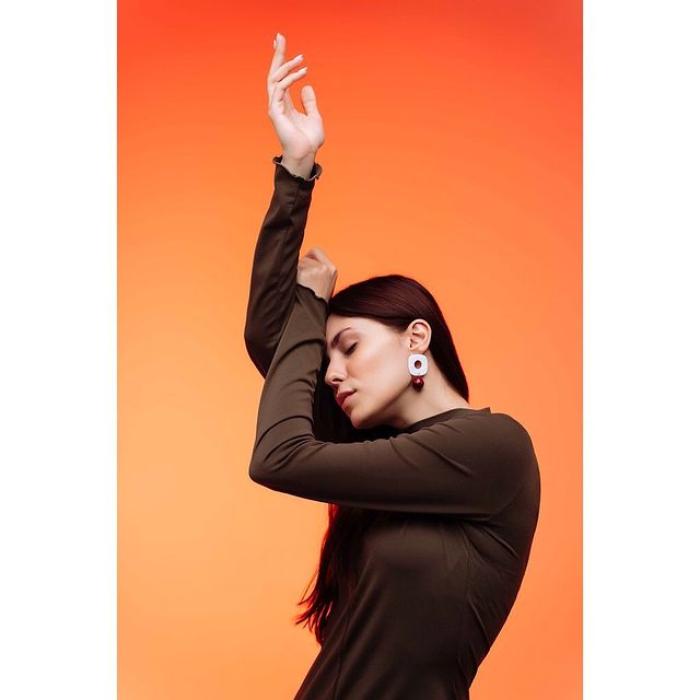 romashkin.anton в LOOKY. #2rav,#sonya7ii,#SonyAlphaPro,#tamronRussia,#colorframe,#portraitphotography,#emotion,#orange,#dance,#girl. В декабре с удовольс...