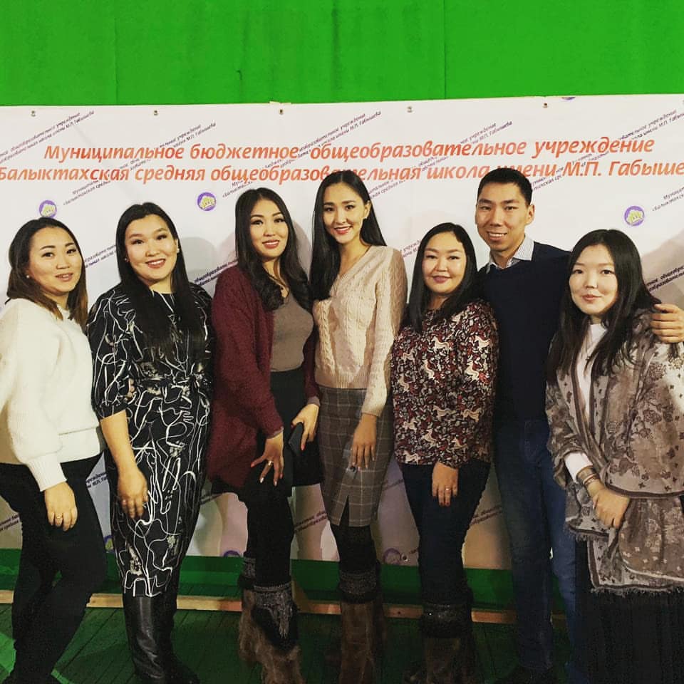 С одноклассницами на юбилее родной Балыктахской СОШ😊