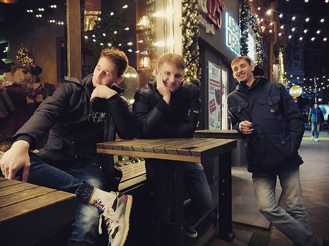 mr_andy94 в LOOKY. . Нормальные люди смот...