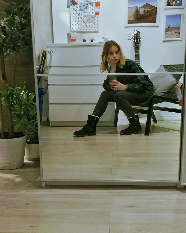 loli.con.shit в LOOKY. . На сцене прятаться з...