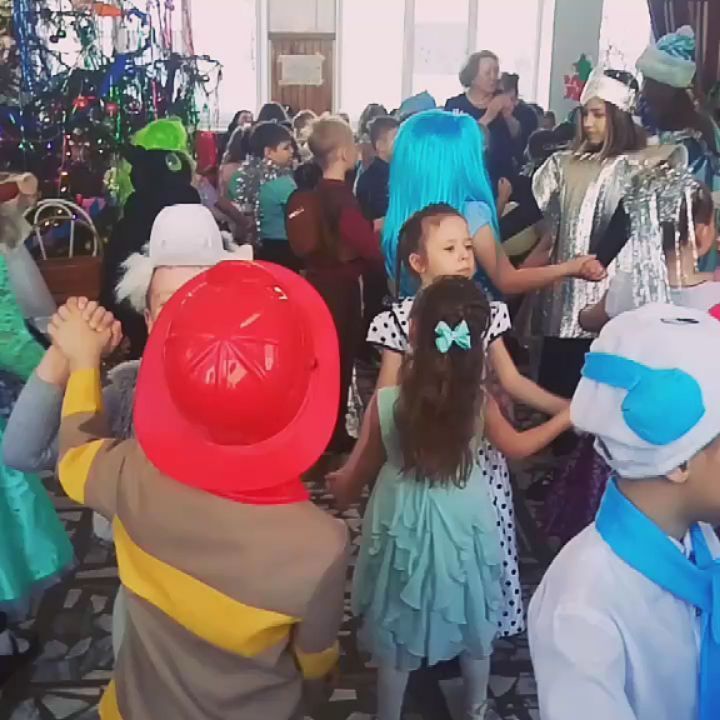 kalininanadya12.27 in LOOKY. #школа#праздник#первоклашка. На елке в школе 🤗
П...