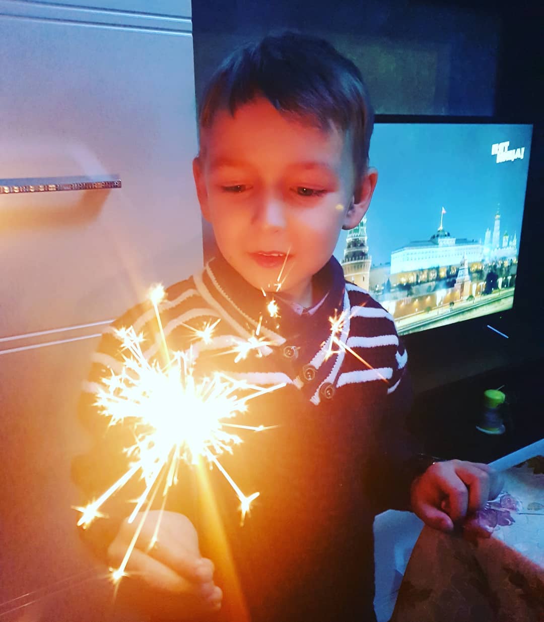 arinakramar в LOOKY. #2020,#праздник,#Дениска,#бенгальскиеогни. Новый год #2020 #пра...