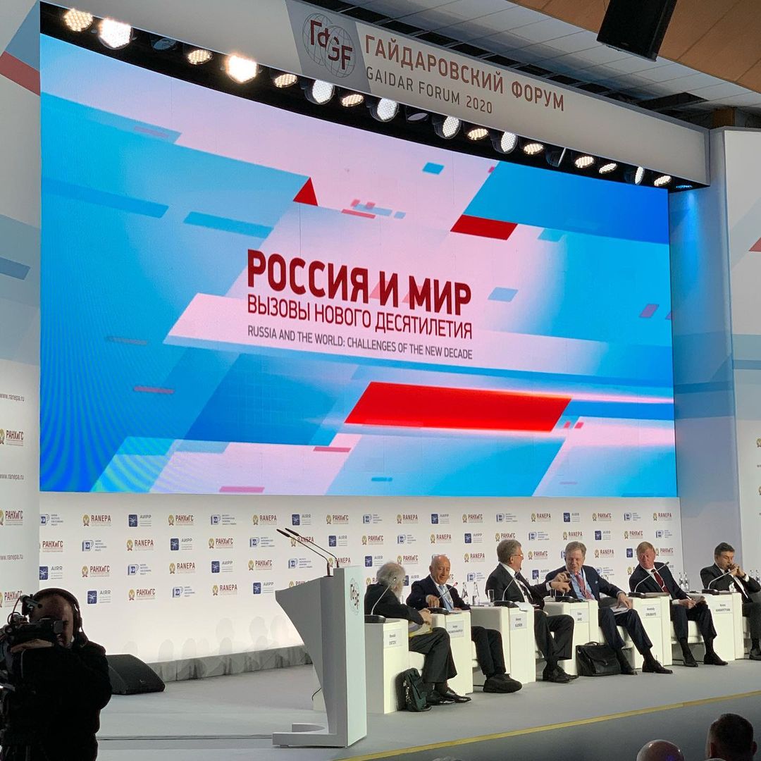 XI Гайдаровский форум – 2020 «Россия и мир: Вызовы нового десятилетия» 
стал первым в этом году крупным международным форумом, который проходит на территории России. С каждым годом форум затрагивает все больший спектр самых актуальных тем. Эксперты Гайдаровского форума из различных стран мира обсуждают вызовы грядущего десятилетия, экономическое развитие, здравоохранение, цифровые инициативы в спорте, современное госуправление, российское образование и бизнес-школы, вопросы экологической политики и климата, цифровую революцию и множество других тем.

#Россия #Москва #РАНХиГС #гайдаровскийфорум #лидерслепнев