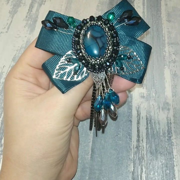 specialjewelrystore в LOOKY. #украшенияручнойработы,#брошьсаранск,#брошьназаказ,#брошьслентами,#подароксаранск,#8марта,#handmadejewerly. Брошь с лентами и на...