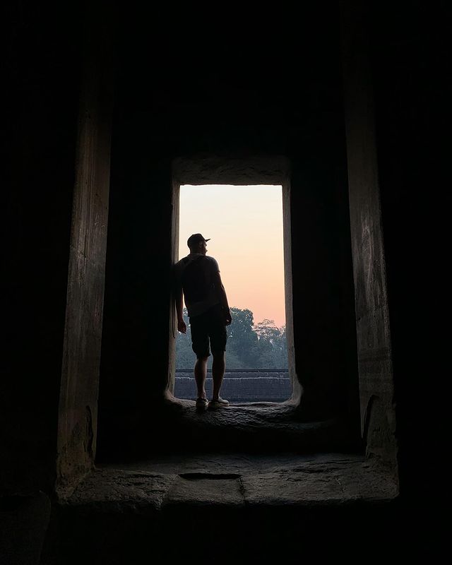 koch_sergey в LOOKY. #window,#exit,#combodia,#angkorwat. Выхожу в окно
#windo...