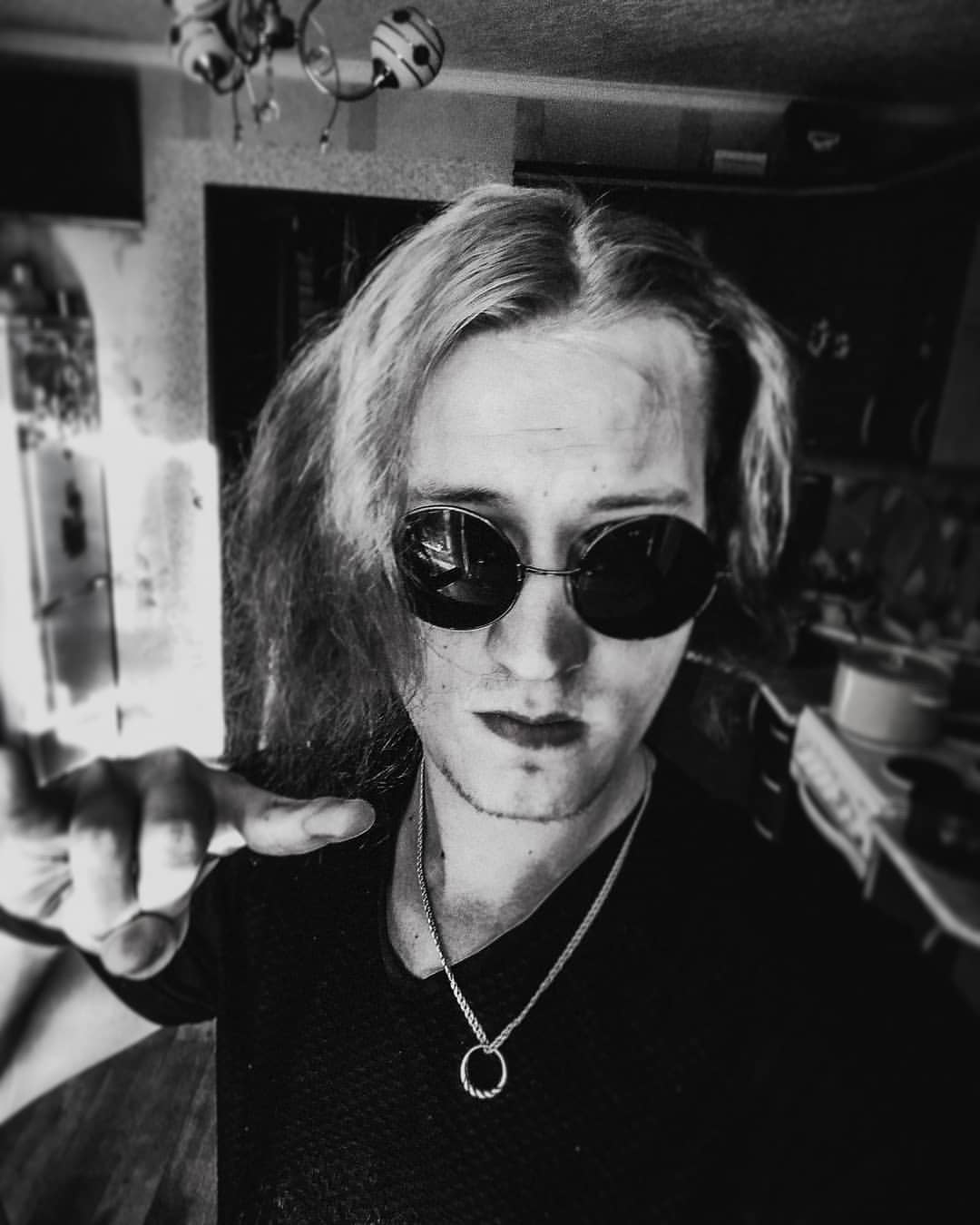__._._davie_._.__ в LOOKY — Кошмар  #черноебелое #рок