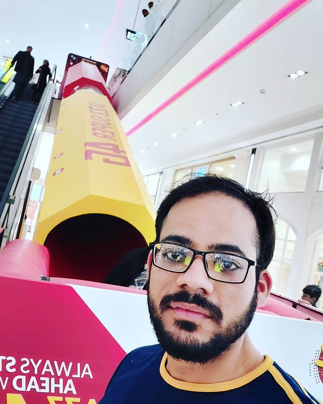 saadsiddiqui182 в LOOKY. . Slide at packages ma...