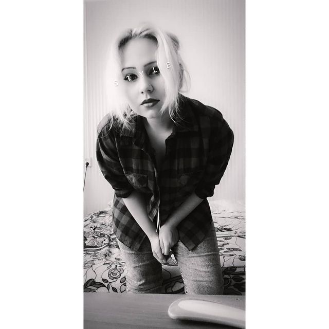 ypryamaya_vredina в LOOKY. . Он мир вокруг неё кр...
