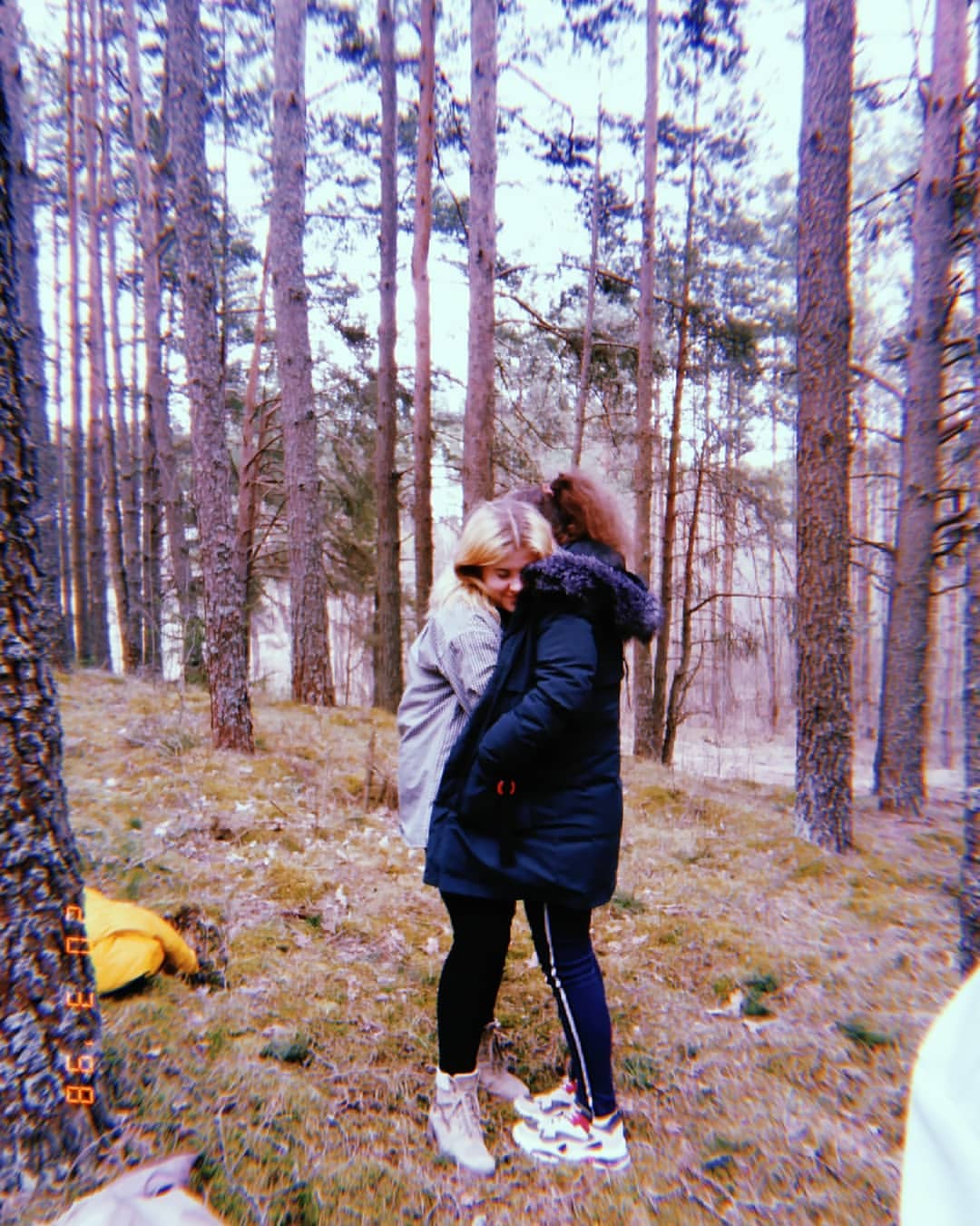 _for_ever_95 в LOOKY. #цитаты,#quotes,#colors,#hugge,#heat,#спонтанность. A true friend is a p...
