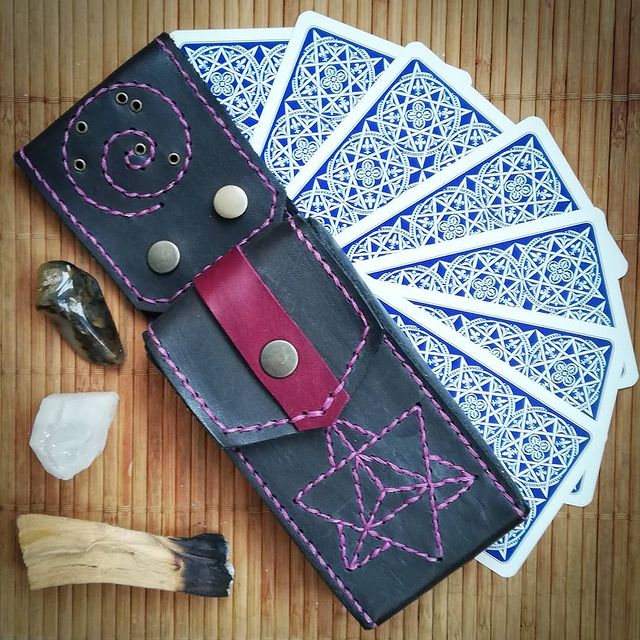 ksenia.k_nova в LOOKY. #таро,#картытаро,#tarot,#handmade,#tarotcases,#чехолтаро,#чехолдлятаро,#таротота,#thothtarot,#таролог,#handmadetarot,#tarotdeck,#tarotcase,#leatherhandmade,#leathertarotcase. А этот экземпляр по ...