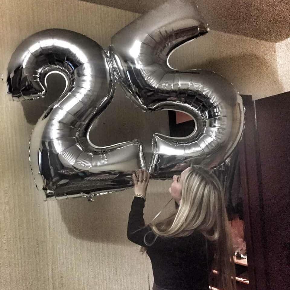 С Днем Рождения, моя родная @aliushka_a!😚🎉🍾🎂🍸🎈Ближе и роднее тебя у меня никого нет, поэтому придется тебя терпеть😉#25лет