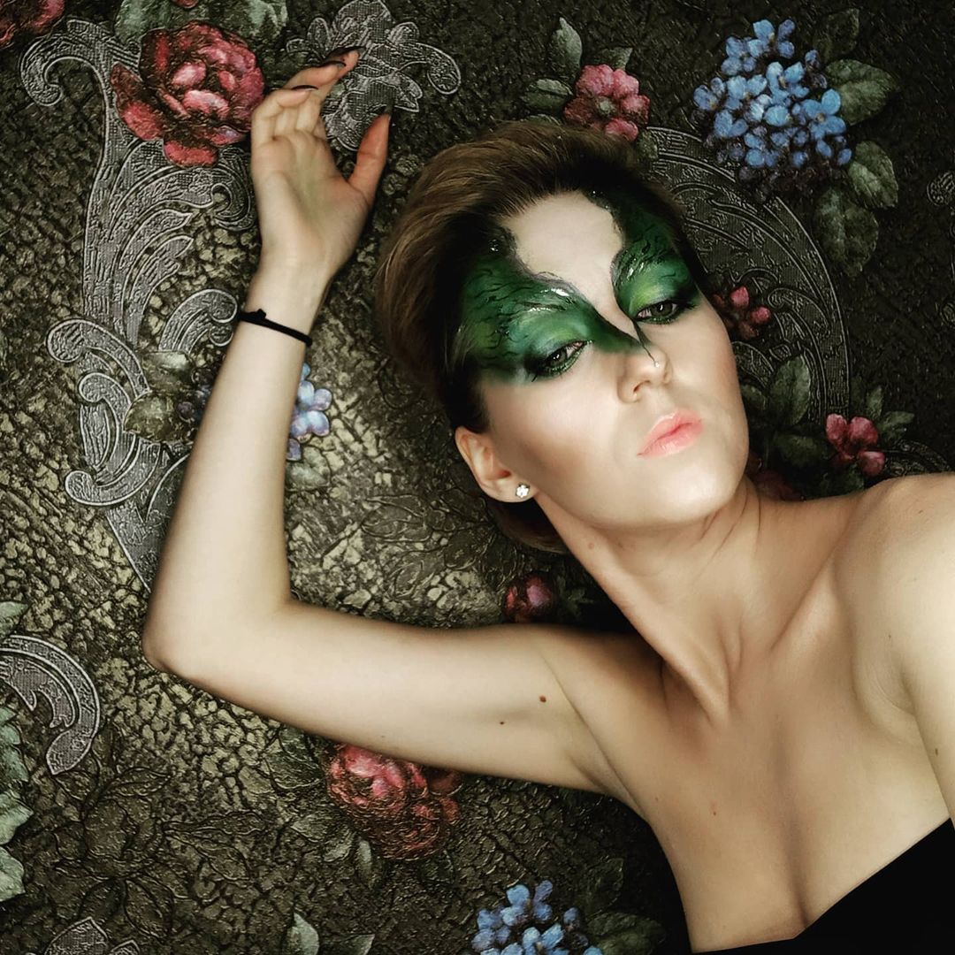 nella_mua_ в LOOKY — Как вы проводите вечера дома  #накарантине??? Смотрите телек