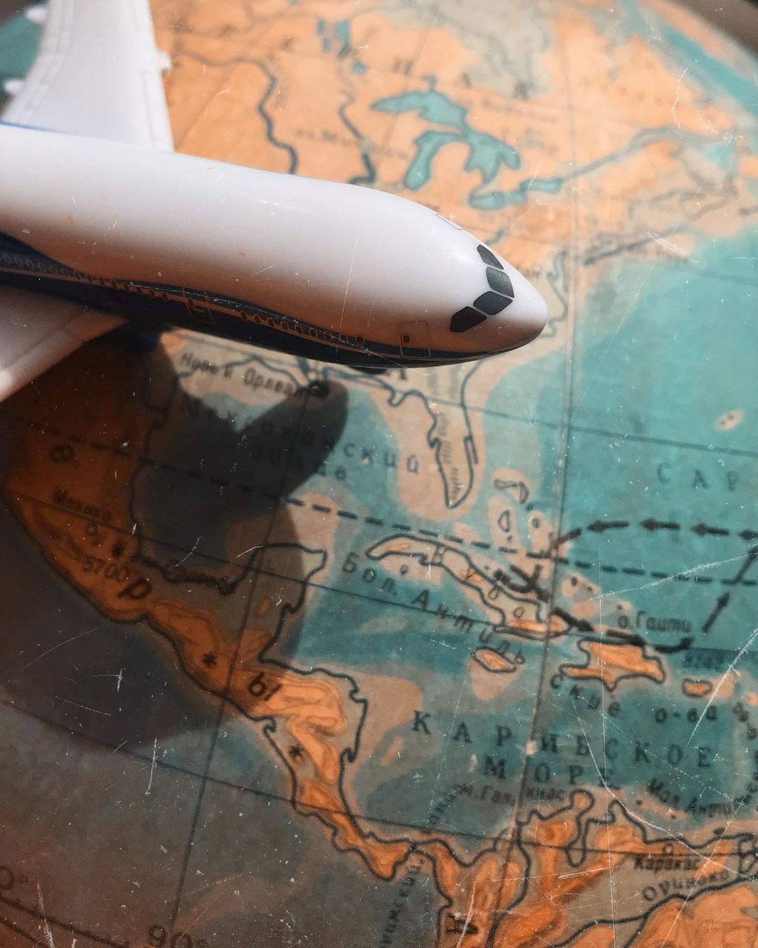 toys_pin in LOOKY. #boeing,#boeing737,#boeing787,#boeing777,#boeing747,#map,#plane,#airplane,#travel,#naturephotography,#naturelovers,#toy,#children,#fantasy,#darontoys,#miniature,#shotoniphone,#iphone7,#sunset,#mobilephotography,#mobilephoto,#photoiphone,#daron. House travel. COVID-...