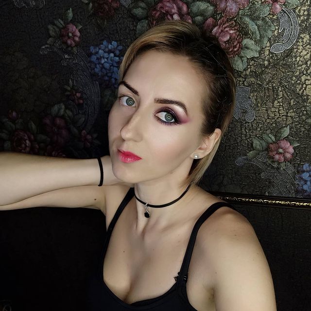 nella_mua_ в LOOKY. #макияждлясебя,#красотаспасетмир,#хочувесны. Как все же макияж ме...