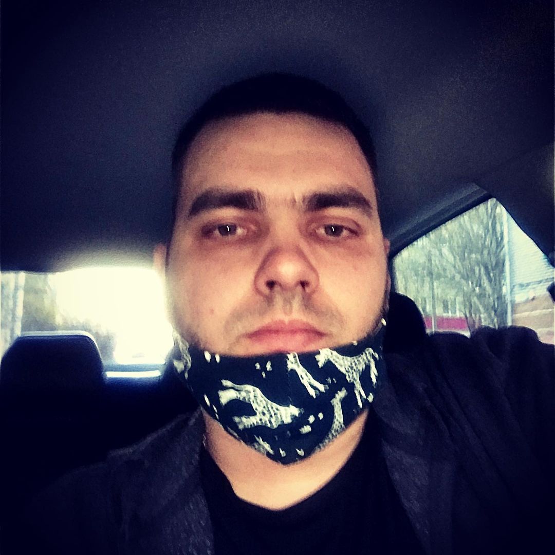 Весёлая маска для бороды).... ну или по прямому назначению) от @lubovkhristich 
#несидимдома #коровавируснепройдёт #жирафозащита #фотосессиятаганрог