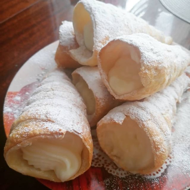 elenaprazdnik в LOOKY. #оченьвкусно,#приятногоаппетита,#трубочкиизслоеноготеста,#заварнойкрем. Трубочки из слоеного...