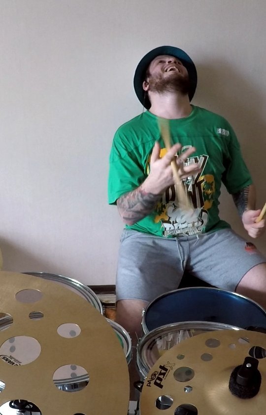 one_grek_ide в LOOKY. #drumcover#drums#drummer#russia#music#rock#cover#limpbizkitcover@freddurst,#moscow@limpbizkit. HELLO! BABY!😄😎👊
Д...